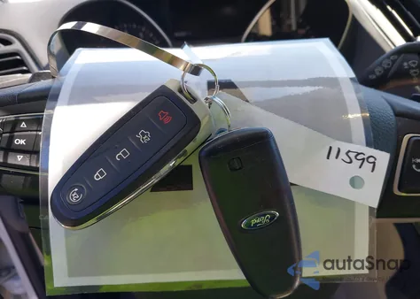 2017 Ford Escape Titanium z USA, uszkodzony, nr VIN 1FMCU9J93HUD64447